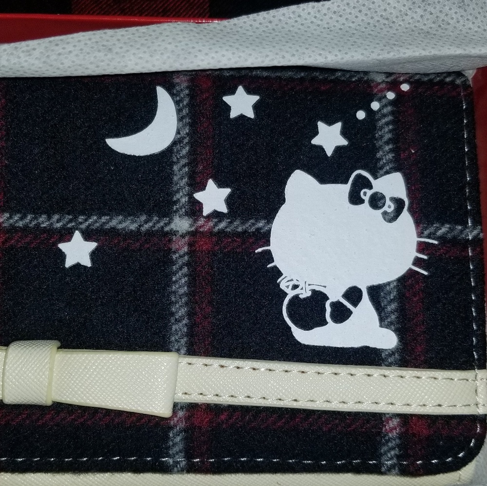 Hello Kitty Wallet - Picture 2 of 8